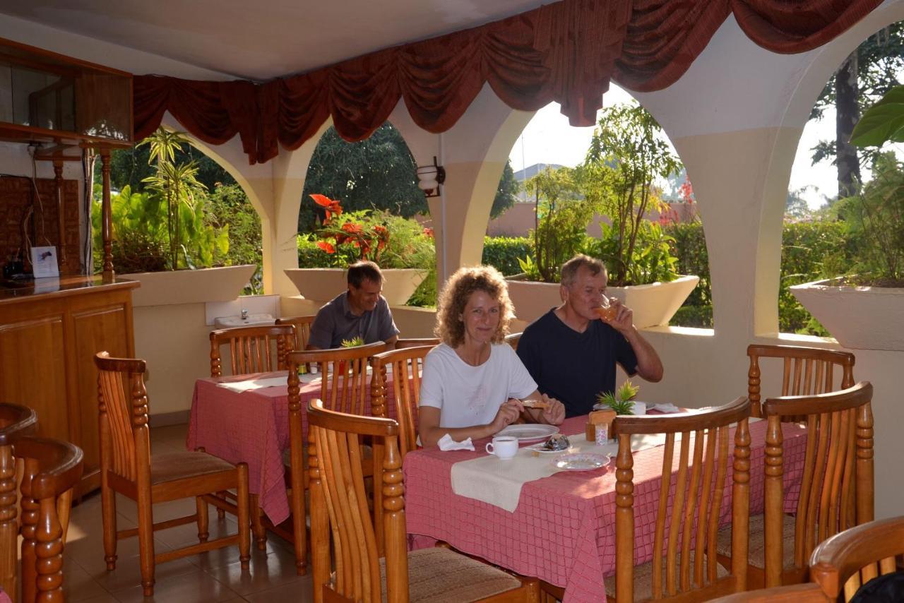 Sunset Hotel Entebbe Exterior foto
