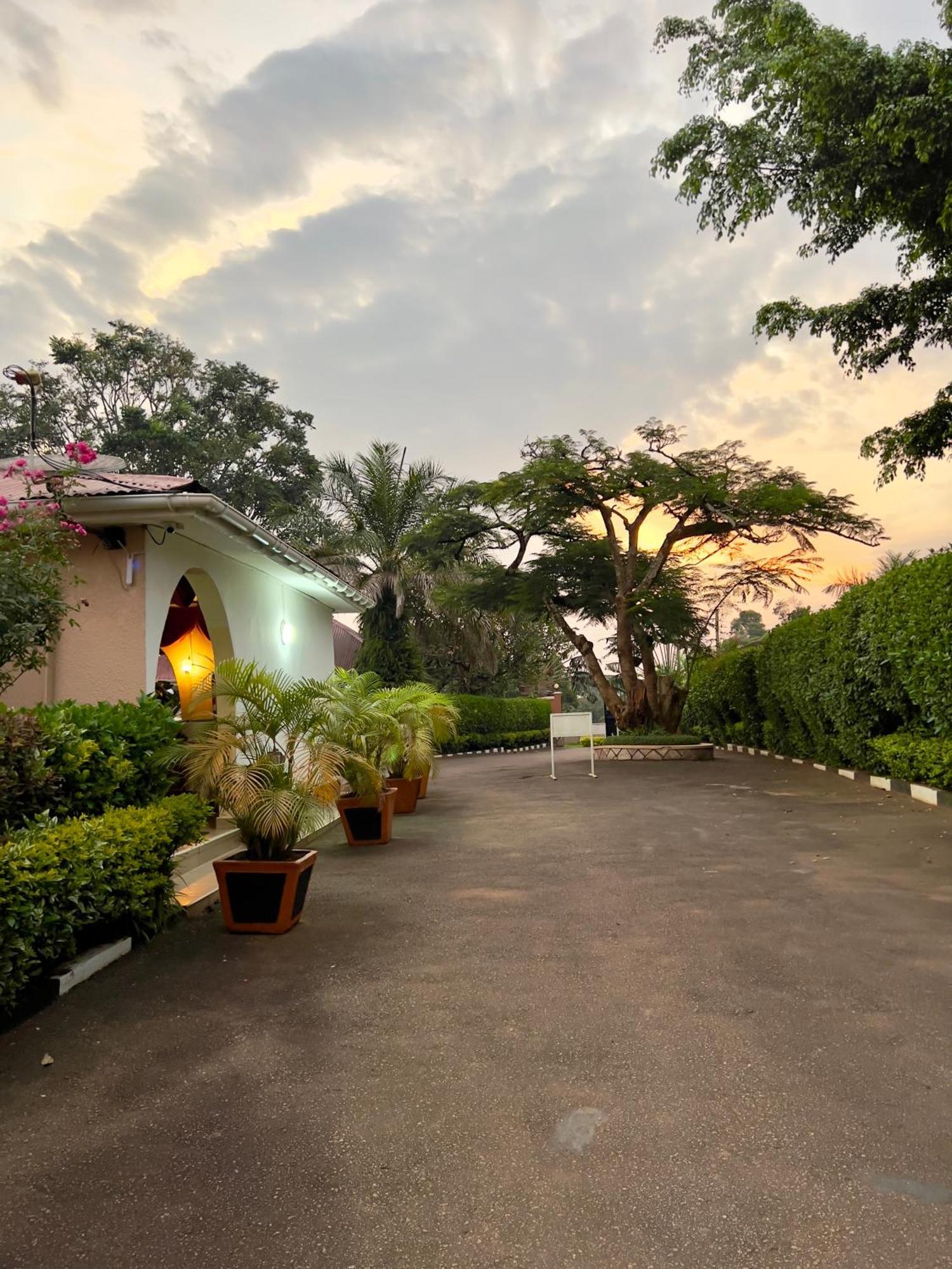 Sunset Hotel Entebbe Exterior foto