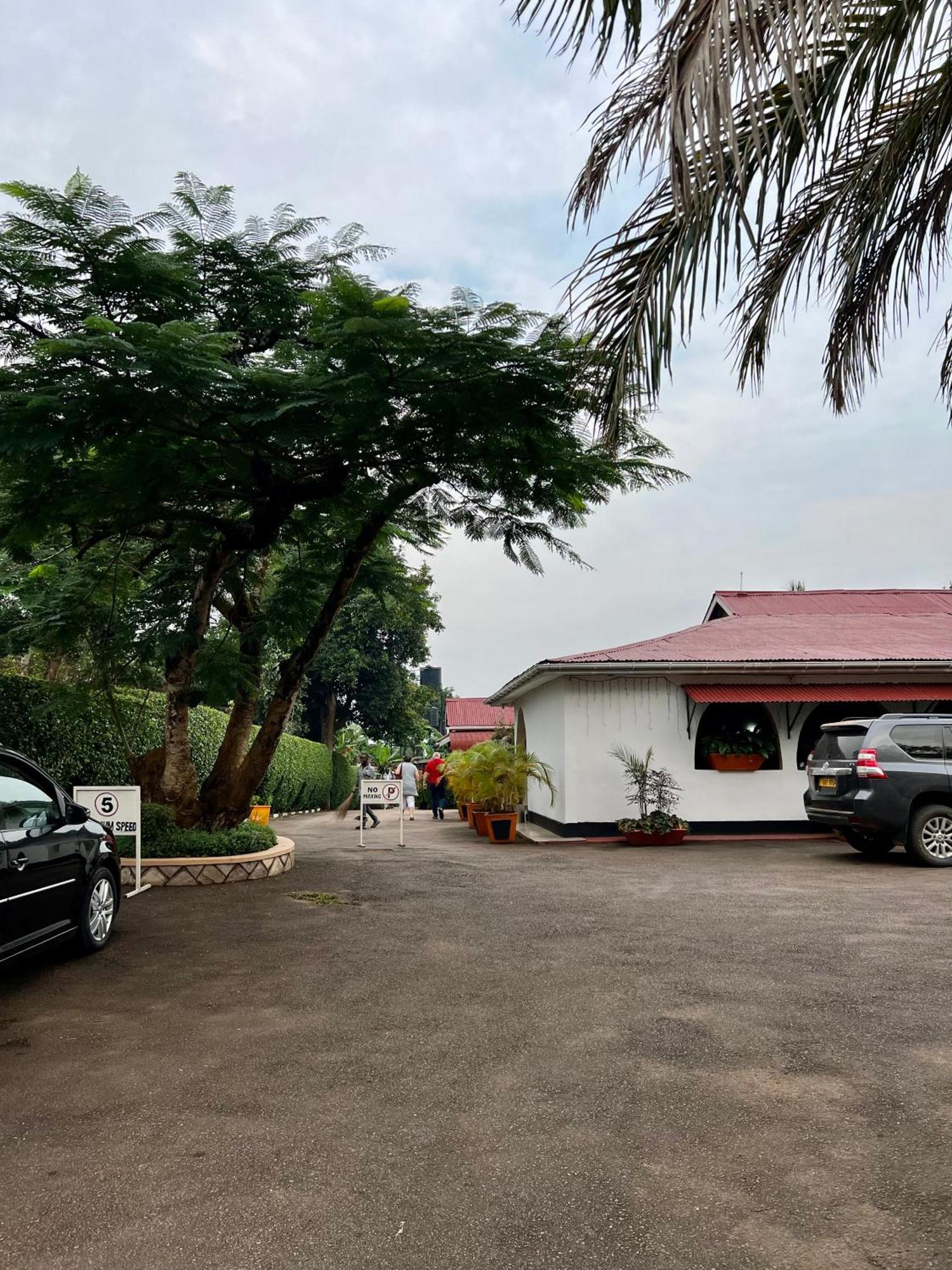Sunset Hotel Entebbe Exterior foto