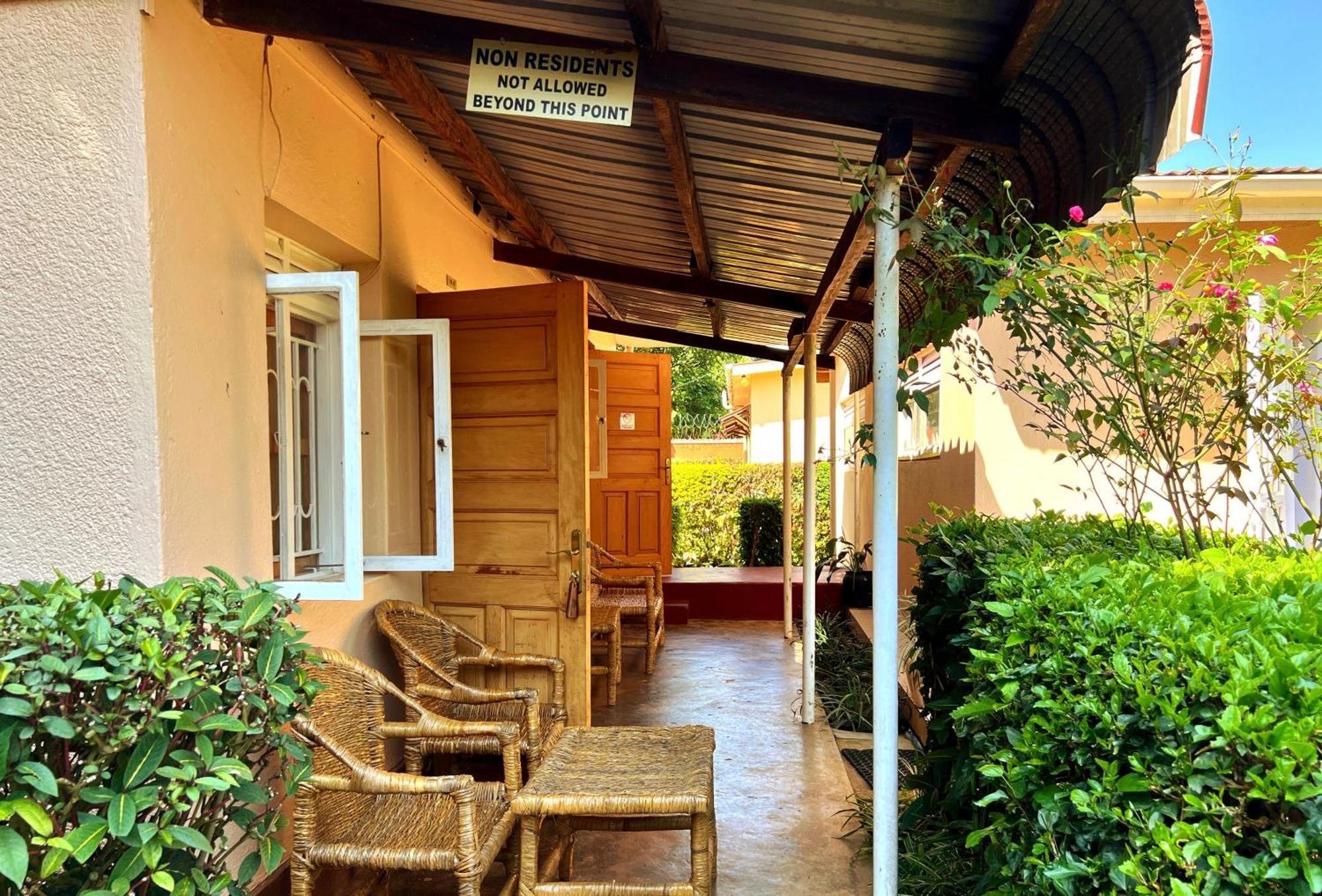 Sunset Hotel Entebbe Exterior foto