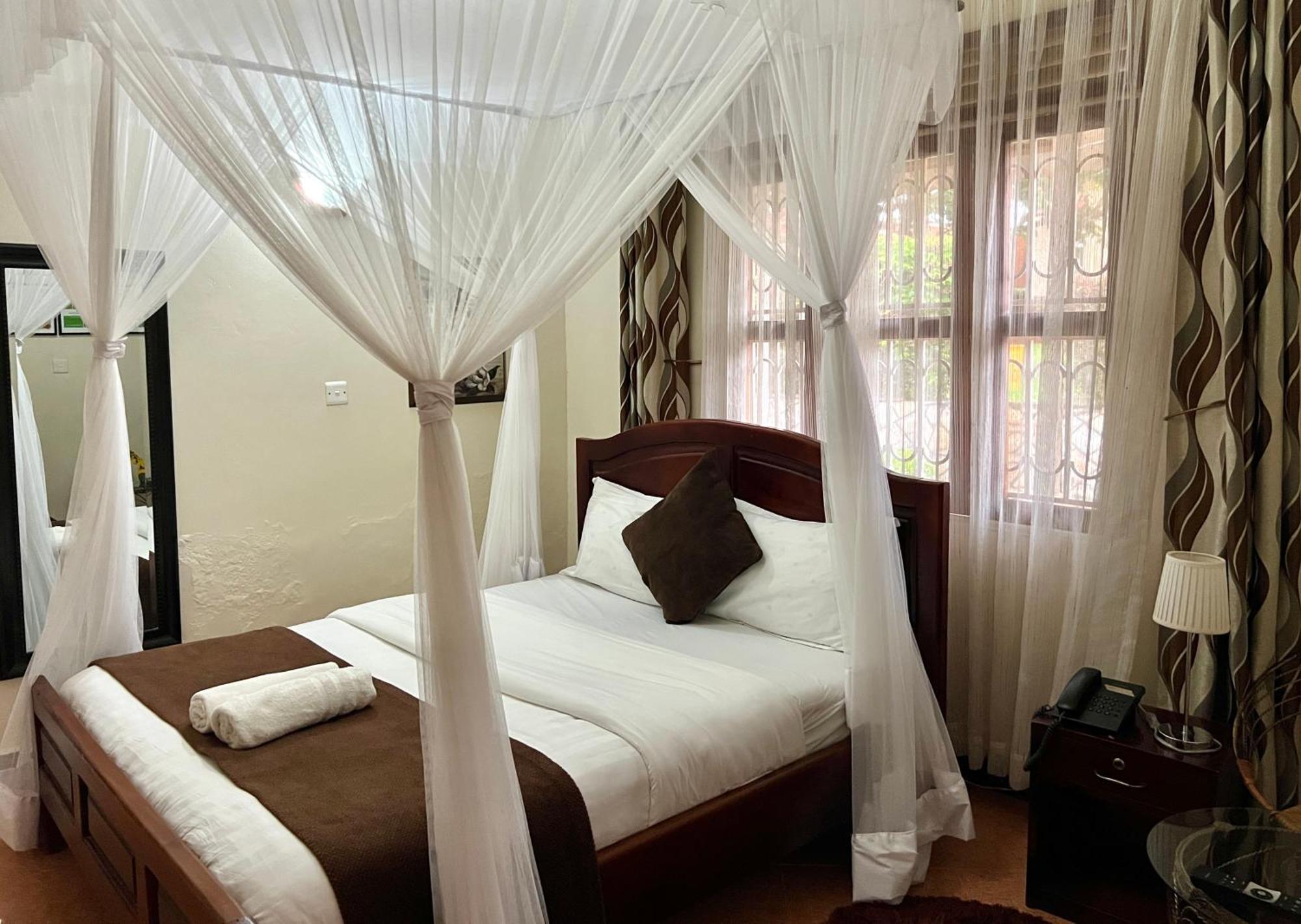 Sunset Hotel Entebbe Exterior foto